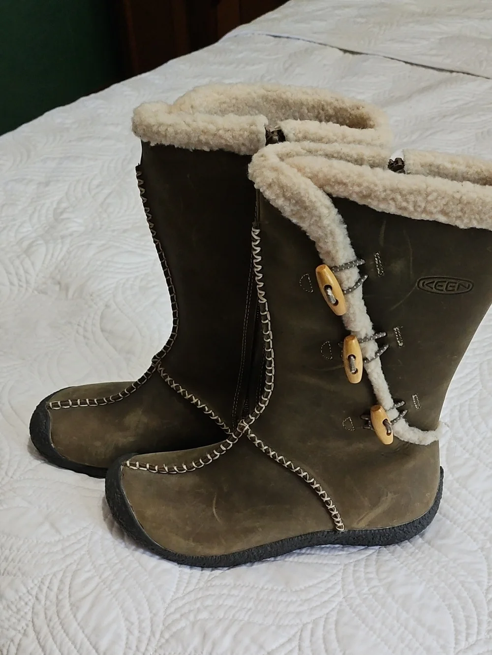 Keen Women's Olive Green Suede Toggle Winter Boots